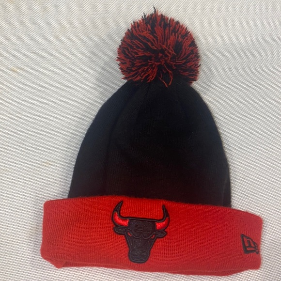 New Era Other - New Era Chicago Bulls Black & Red Windy City Pom Pom Beanie Hat
